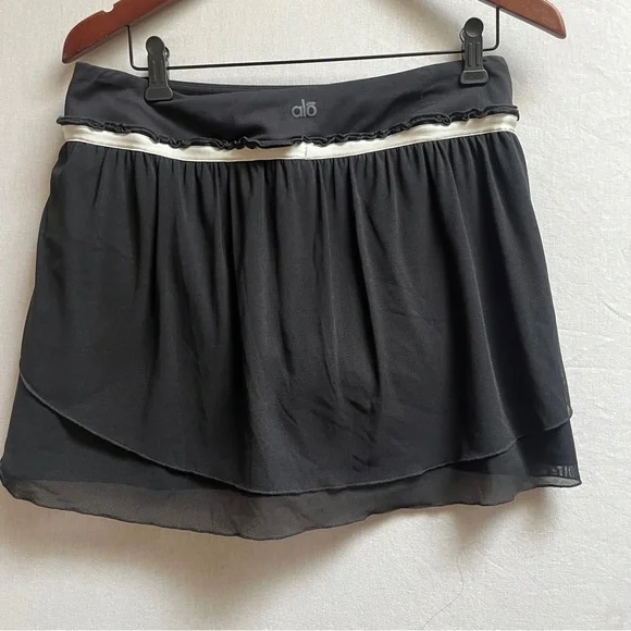 Alo Yoga Black CoolFit Tennis Skort Built-In Shorts & Pockets Size Medium - Picture 4 of 7